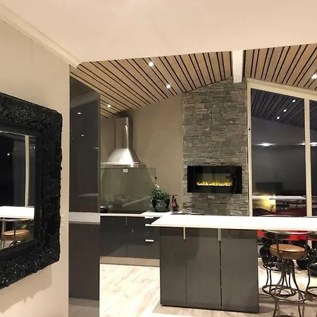 Topp Moderne Suite. דירה לארביק