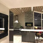 Topp Moderne Suite. דירה לארביק