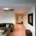 Topp Moderne Suite. דירה לארביק